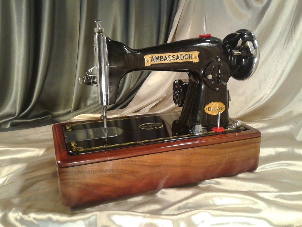 VINTAGE SINGER SEWING MACHINE WOOD BASE