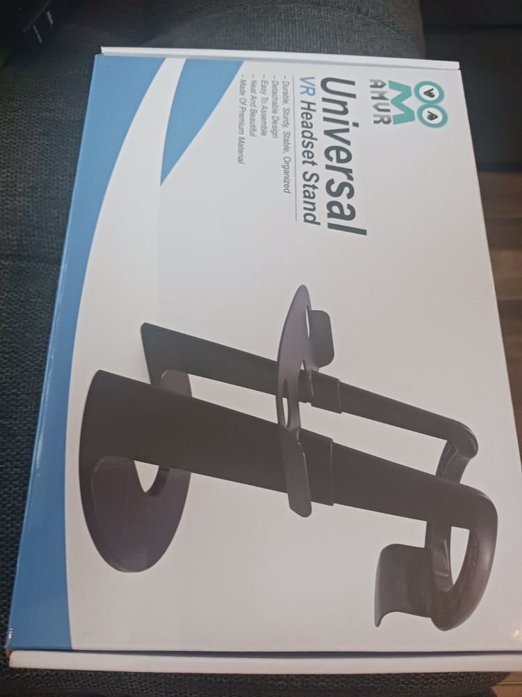 Universal vr headset stand