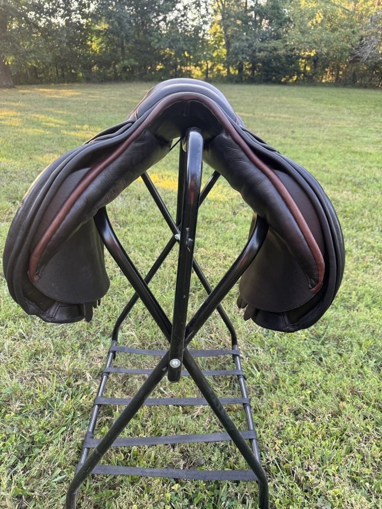 2017 COUNTY SOLUTION HJ 17.5 FORWARD FLAP JUMP SADDLE