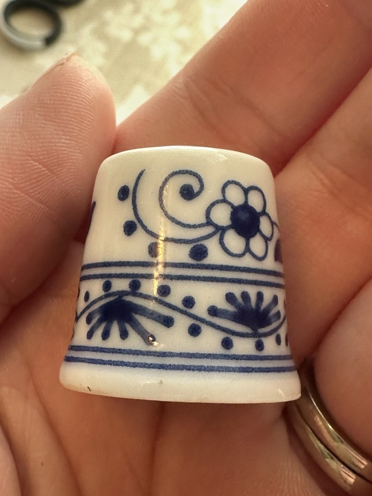 Thimbles Lot Of 5 Preowned