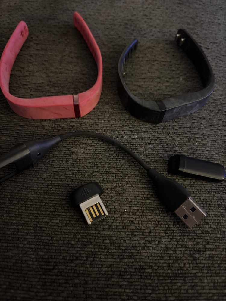 Fitbit Wireless Activity and Sleep Tracker FB401 2 Bands