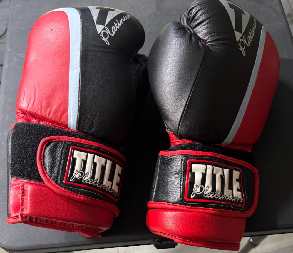 Title Platinum 600 Boxing Gloves 10oz Red/Blk/Silver Hook and Loop
