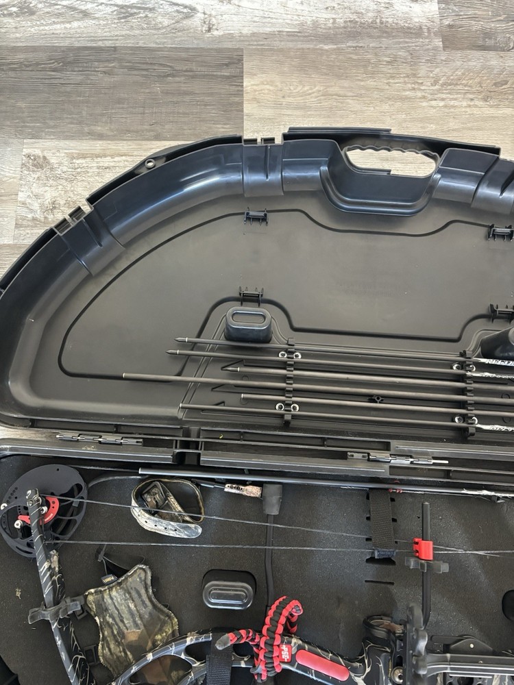 PSE Stinger 3G Compound Bow Package – Case, Sight, Stabilizer – Ready To Hunt