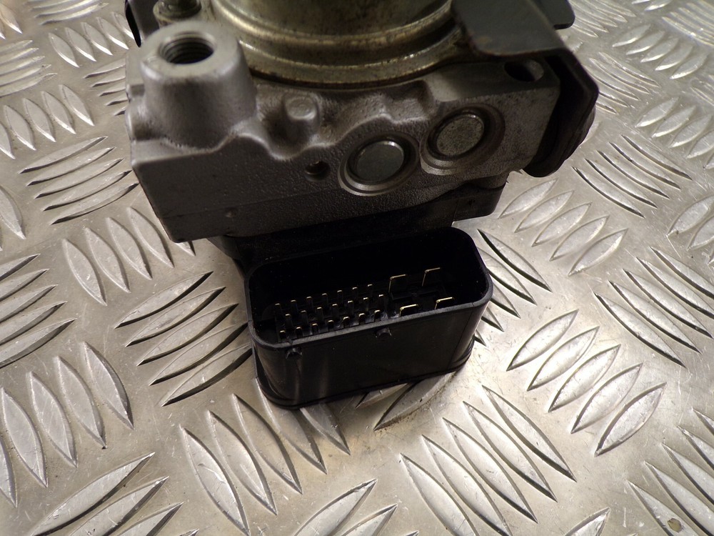 Triumph 1050 Sprint GT 2014 ABS pump 2010 > 2017 WB