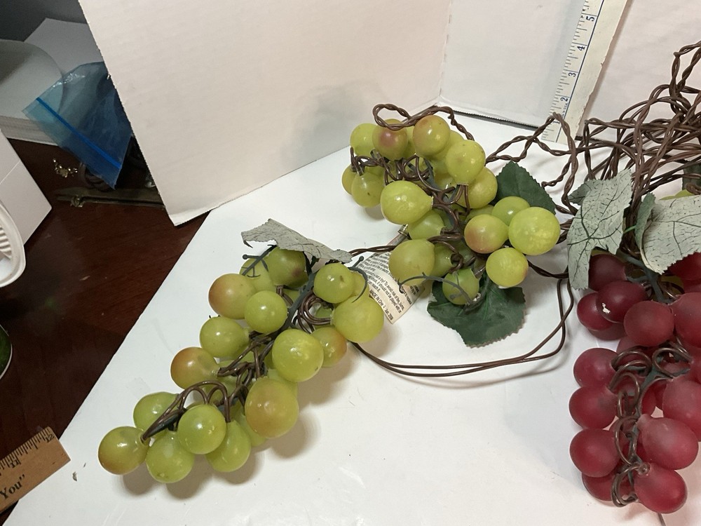 Vintage Plastic Rubber Grape String Lights Working 25’ Long 6 Clusters Red/green