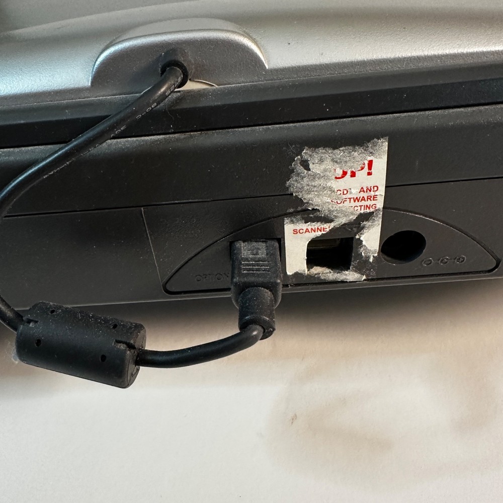 Visioneer One touch 9320 USB -Powers on-FUNCTIONALITY UNKNOWN. SOLD AS IS.