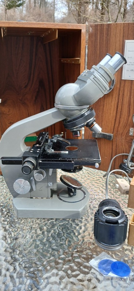 Olympus LSE Binocular Microscope in the original wood box Lighted