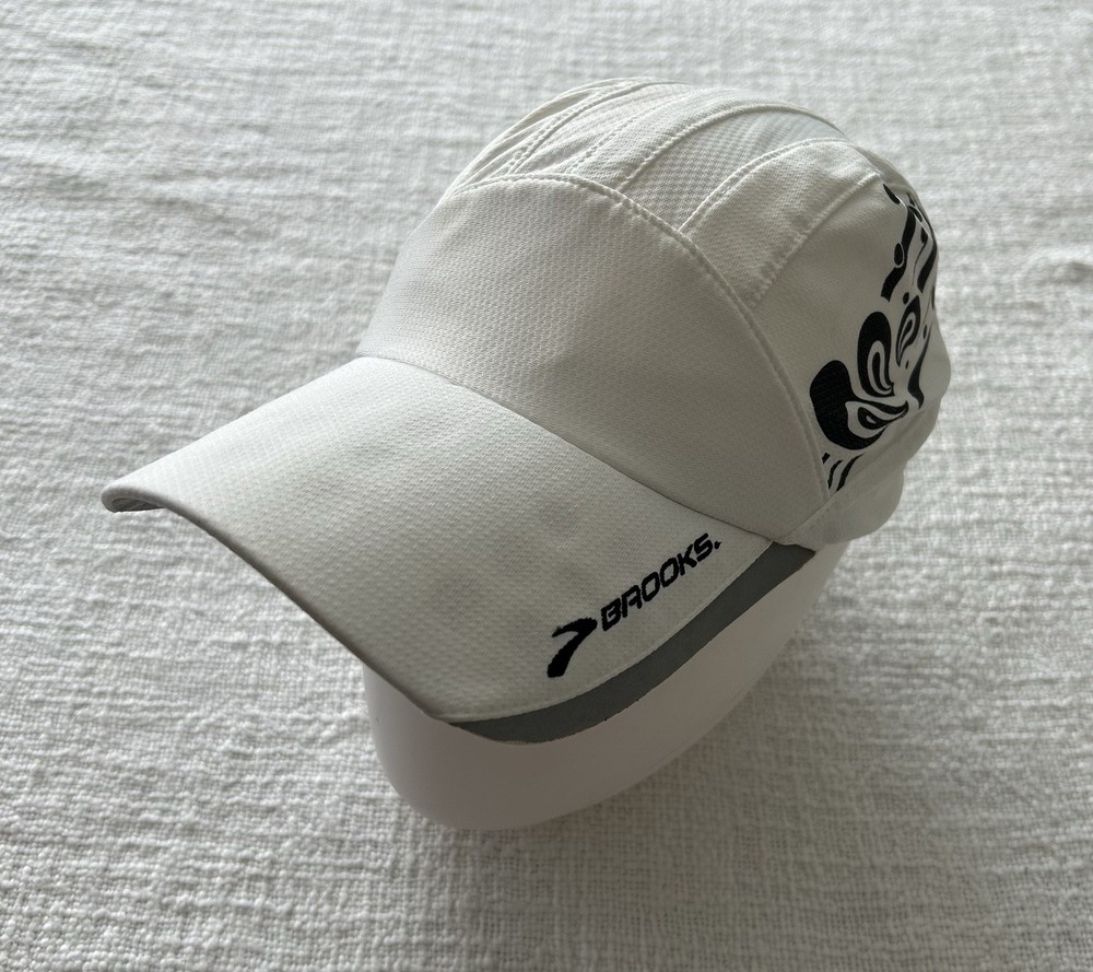 Brooks Chaser Running Hat One Size White Strapback