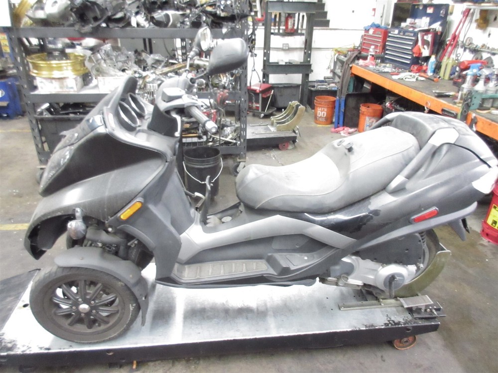 2007 06-08 Piaggio MP3 Scooter 250CC Right Switch Handlebar Control On Off Start