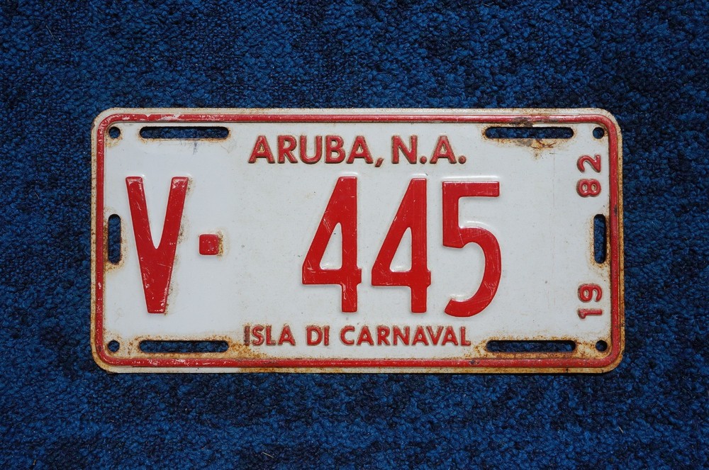 1982 ARUBA License Plate - ISLA DI CARNAVAL