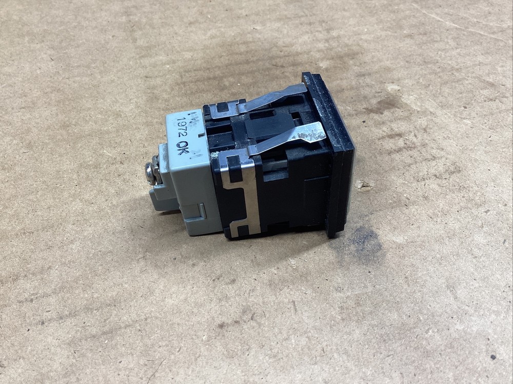 SQUARE IDEC PRIMARY MACHINE LIGHT #807M25