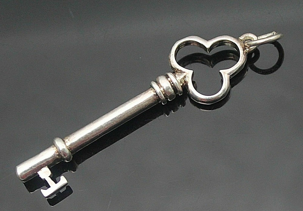 SUPERB DESIGNER INSPIRED LARGE KEY FROM MY HEART SOLID STERLING SILVER PENDANT