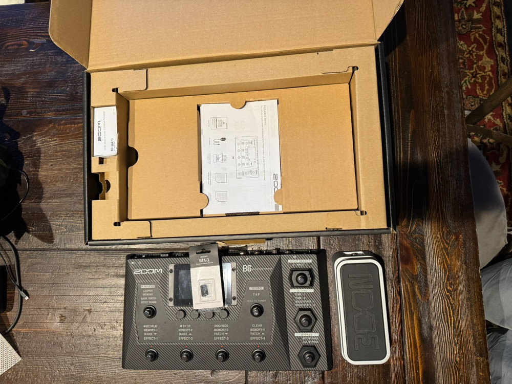 Zoom B6 Bundle: Bass Multi-FX + (BONUS) Wireless App Control & Expression Pedal