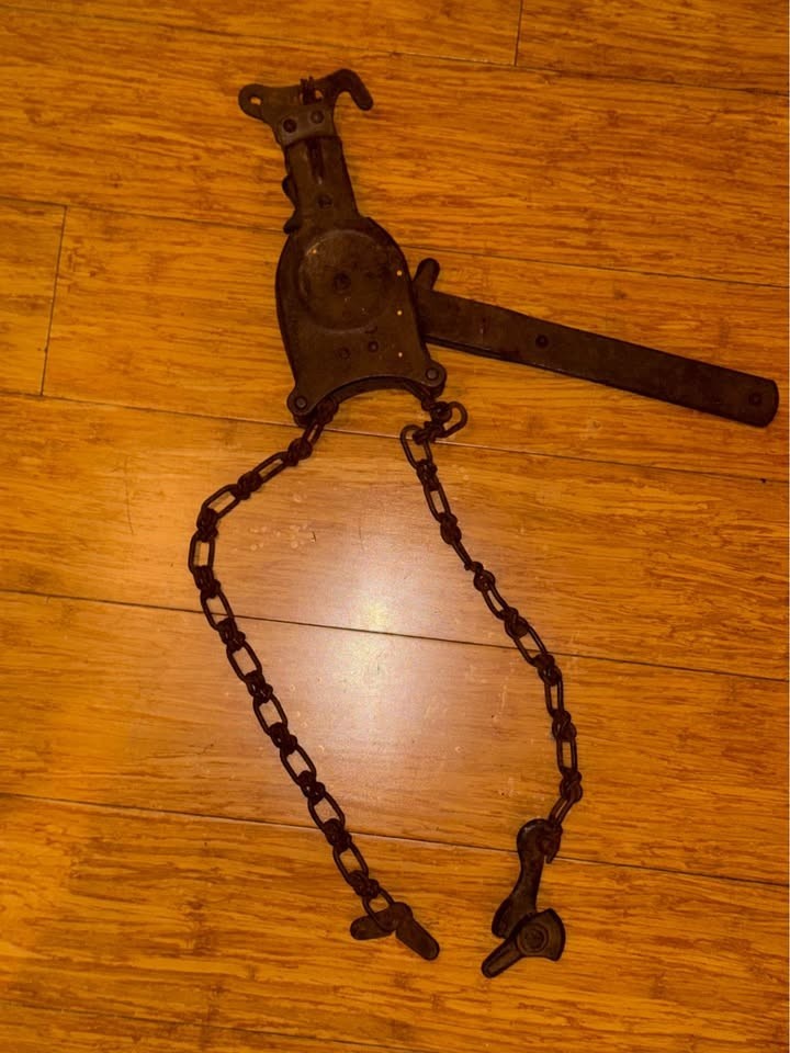 Antique hoist still functional.