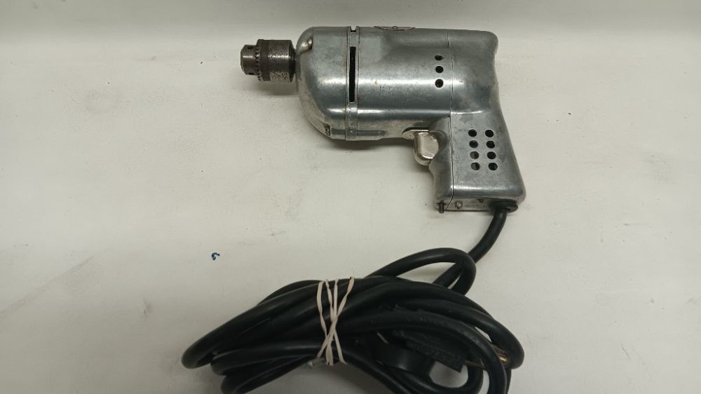 BLACK AND DECKER 1/4" ELECTRIC DRILL