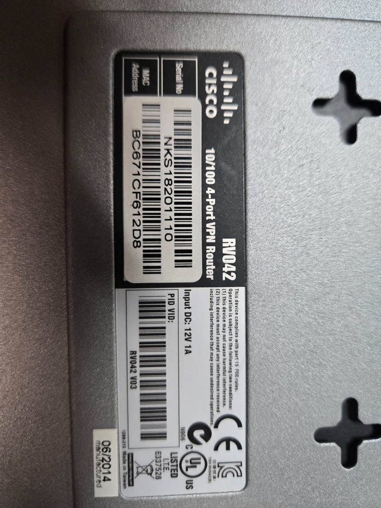 CISCO RV042 Dual WAN Router