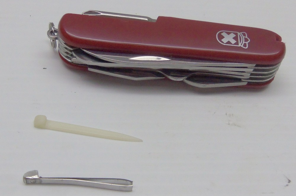 MN Deer Hunters Assn. Multi-Tool - Flashlight & Lock Blade