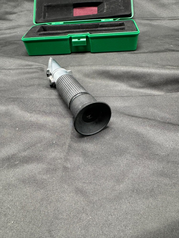 BrixTek Hand-Held 0-32% Refractometer with Automatic Temperature Compensation