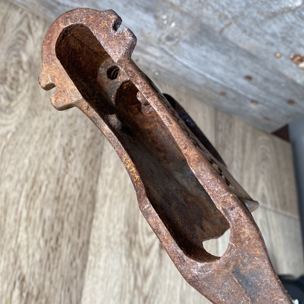 Plymouth Rock Leather Punch Press Riveter Cast Iron Missing Handle