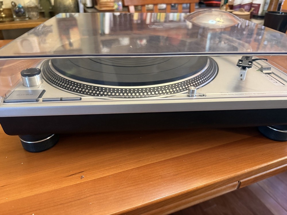 TECHNICS SL-1200MK2  PROFESSIONAL DIRECT DRIVE TURNTABLE