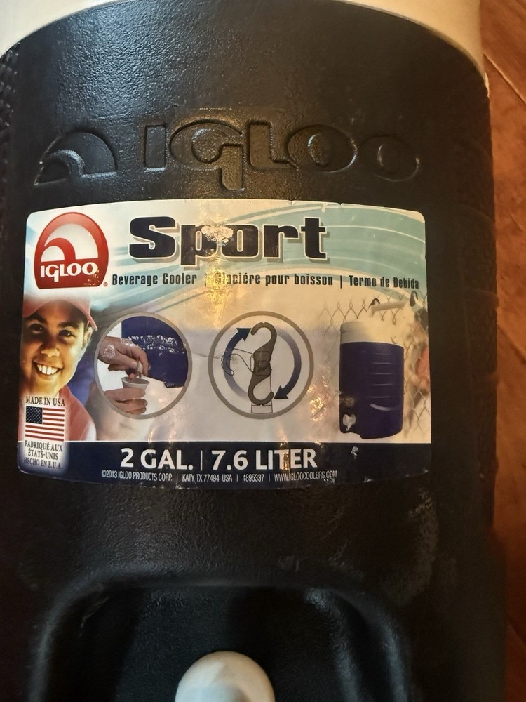 igloo 2 gallon water jug