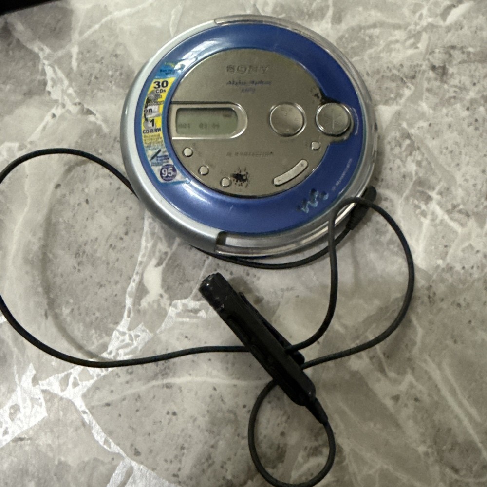 Sony Walkman CD D-NE715 - Atrac3plus. Fully working controller included