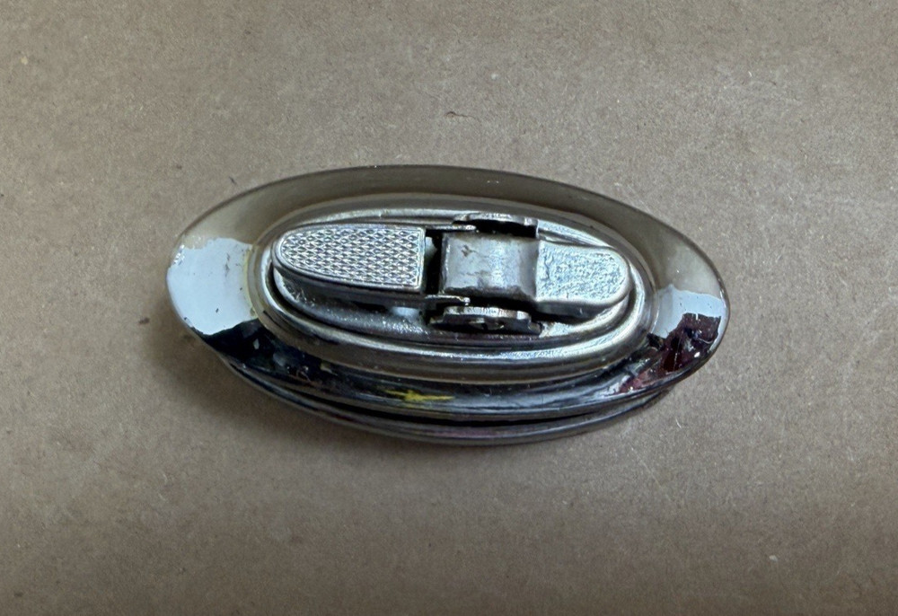 Vintage Ronson Asian Scene Lighter