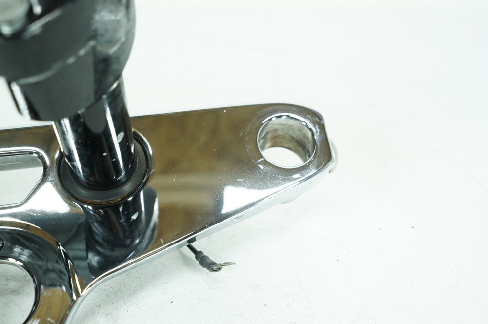2007 Harley Softail FXSTC Custom OEM Front Fork Upper Triple Tree Clamps Risers