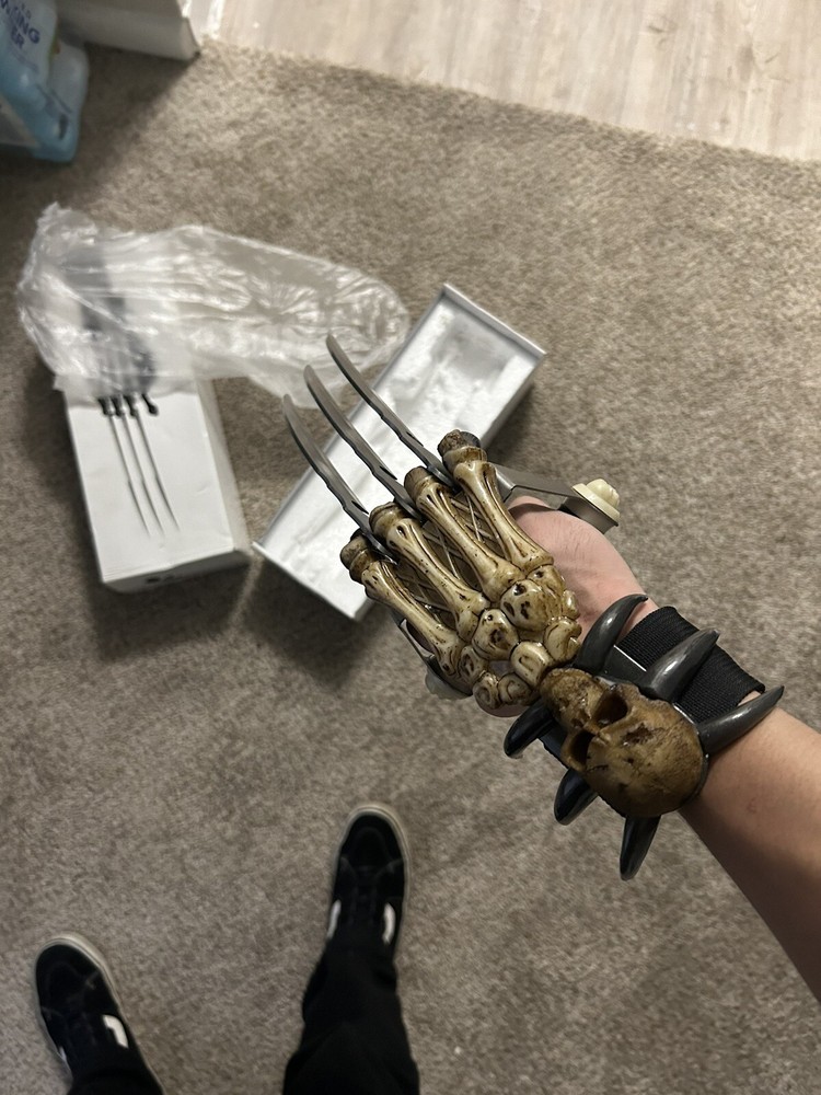 Attachable Demonic Arm Blades