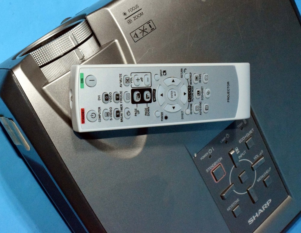 Syharp DLP Projector Model XR-40X