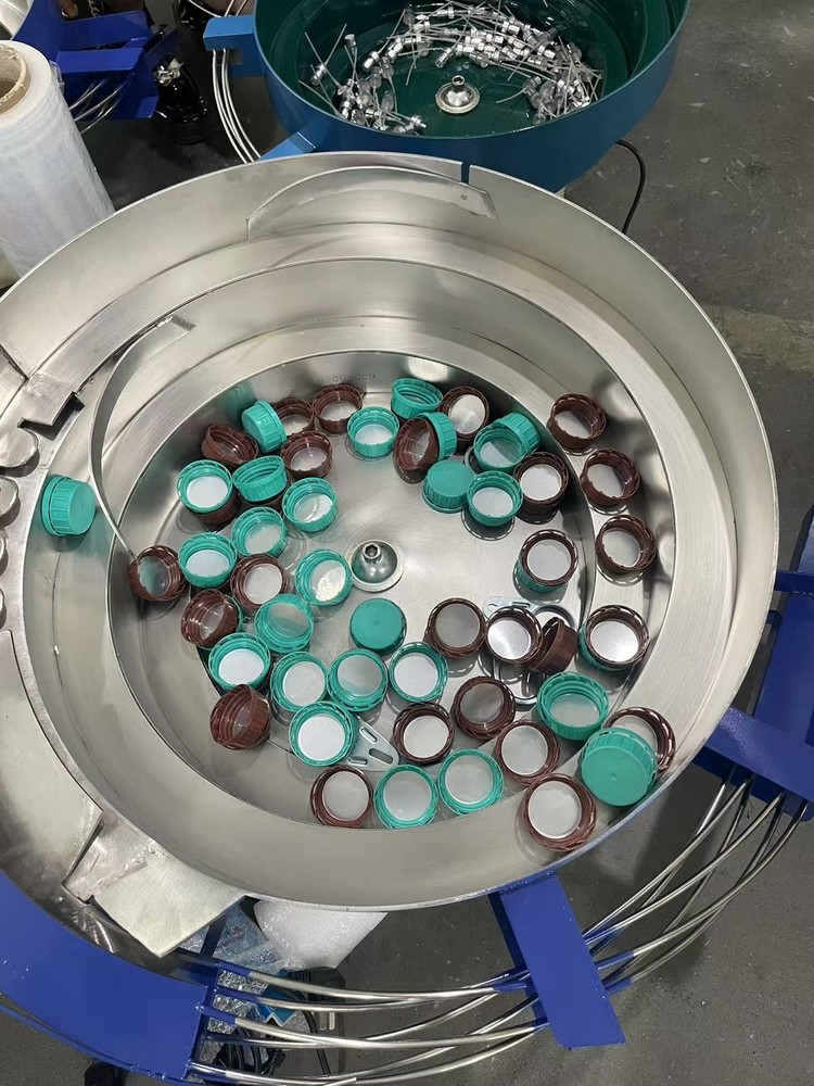 Caps Feeder Cap Sorting Conveyor For Automatic Bottle Capping Screw Lock Machine