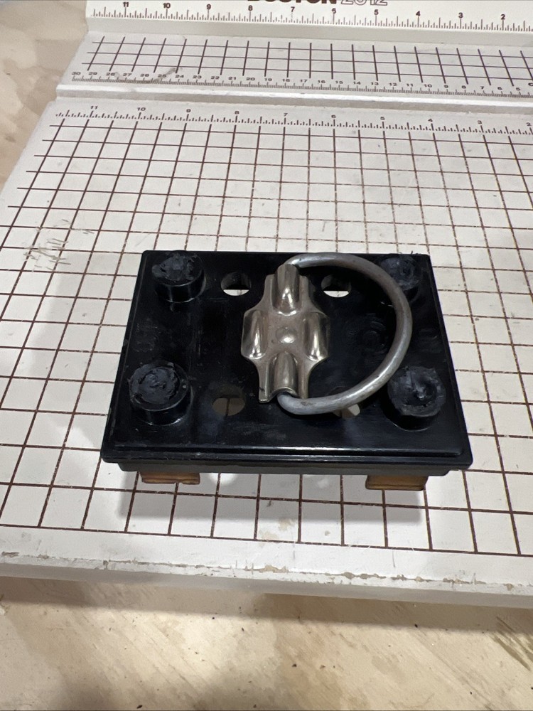 GENERAL SWITCH CORP 60 AMP FUSE PULL OUT HORIZONTAL SLOT