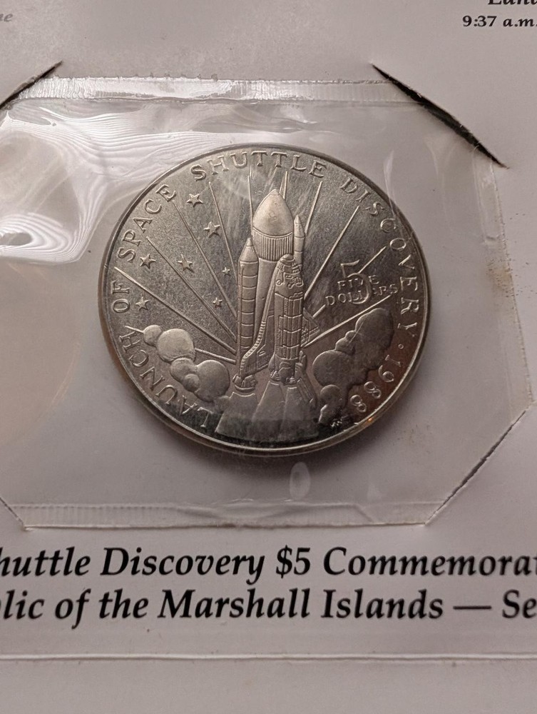 1988 Space Shuttle Discovery $5 Commemorative Coin Marshall Islands