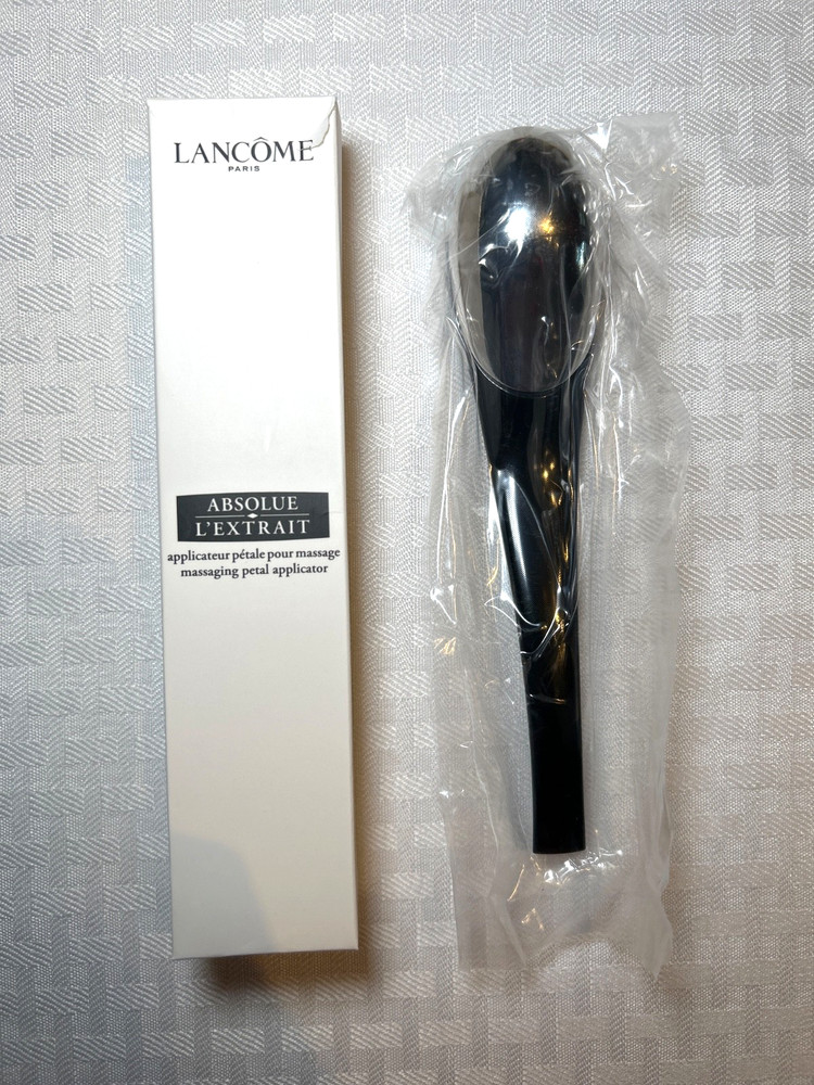 Lancôme Absolue Pro Massaging Petal Applicator