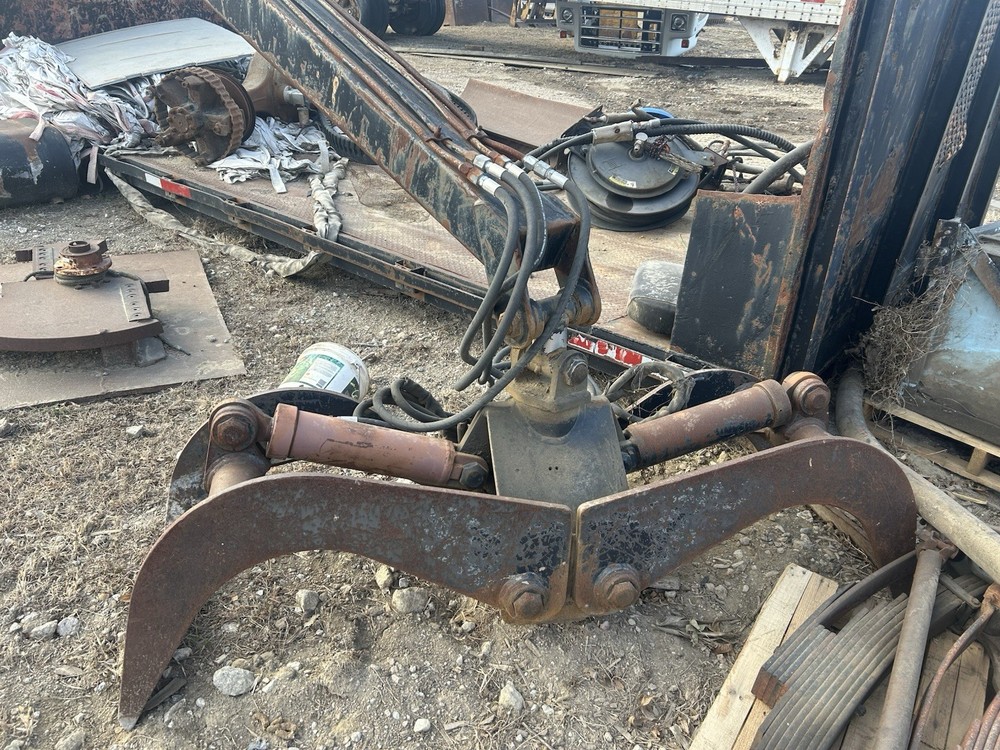 Serco 7000 Log Grapple Attachment with Operator Seat for Excavator