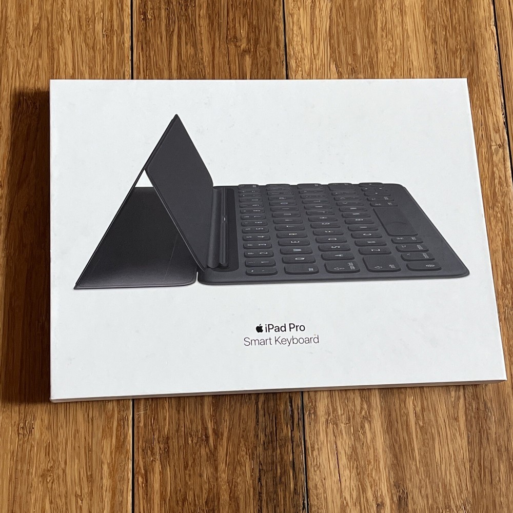 APPLE Smart Keyboard PRE-OWNED NICE!!!