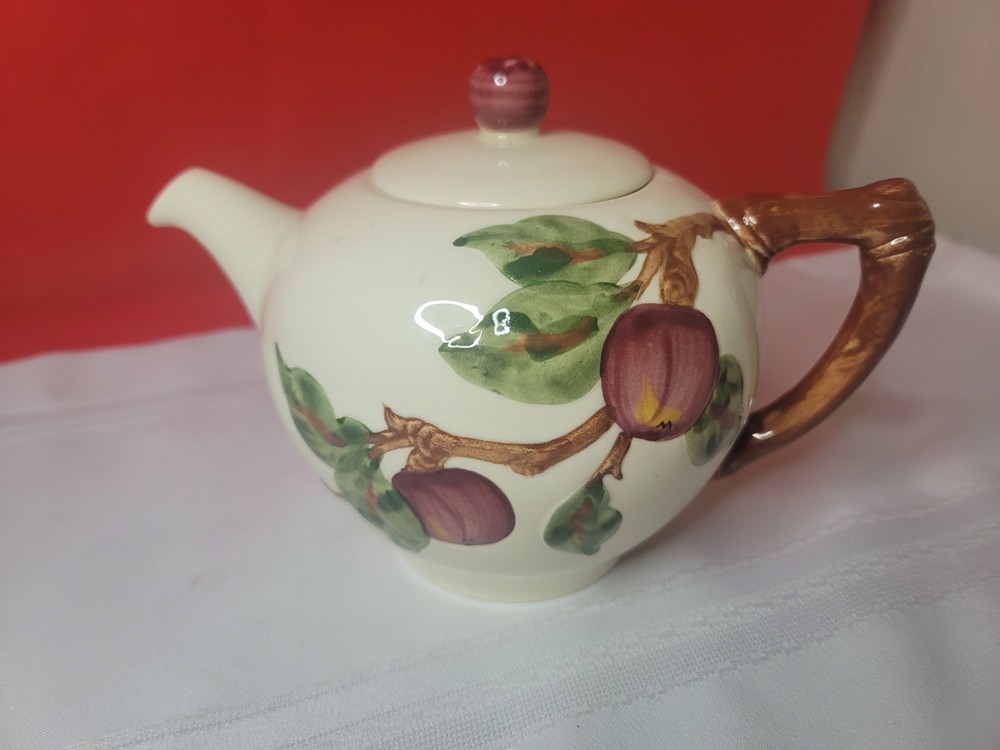 Franciscan Ware Apple Pattern Tea Pot 5.75" (Tall)  w/ Lid Teapot