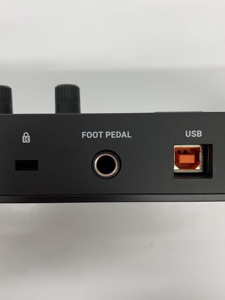 NATIVE INSTRUMENTS Synthesizer M32 MIDI Keyboard Used