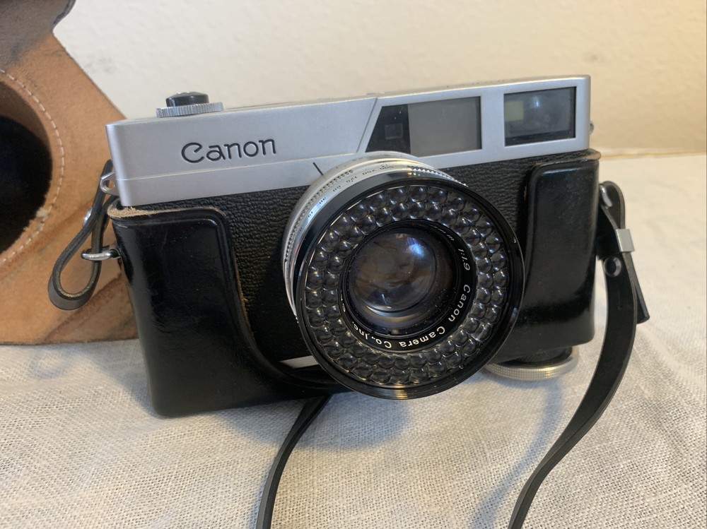 Vintage Canon Canonet 45mm Camera w/Case