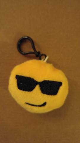 挑选您最喜欢的 Emoji Smiley 钥匙扣/背包夹-