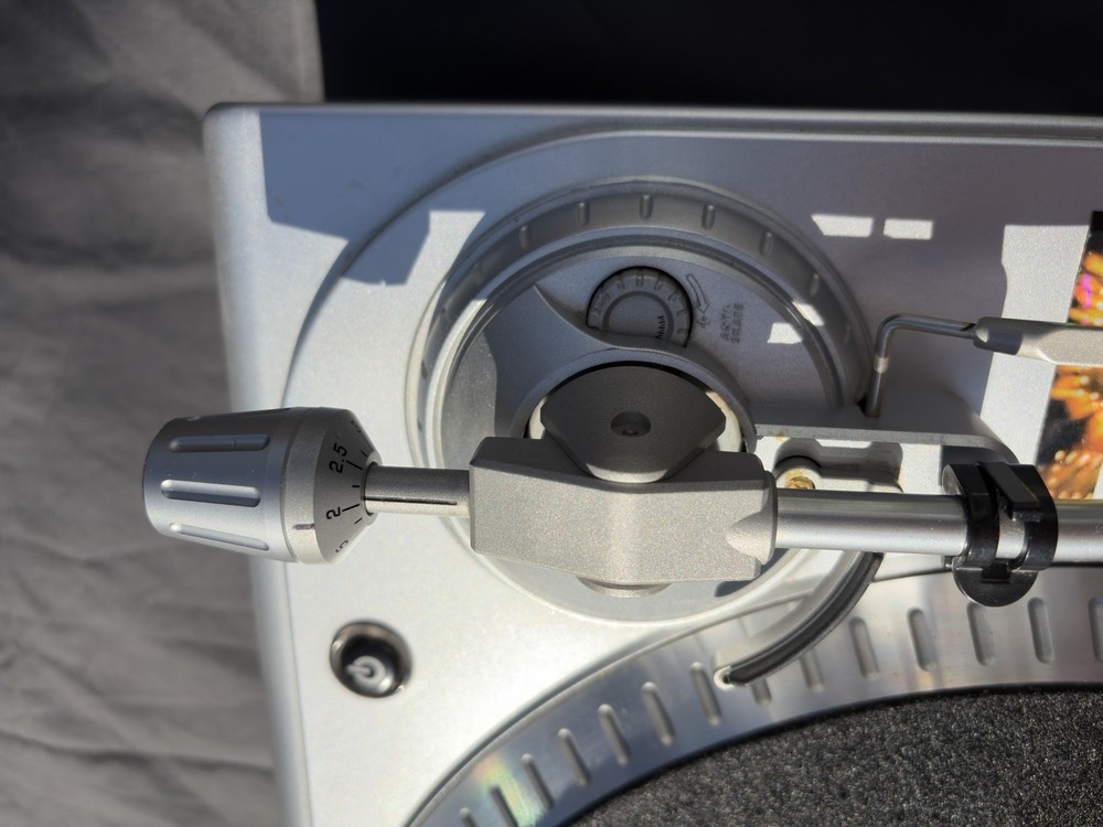 Numark TT1650 professional turntable.