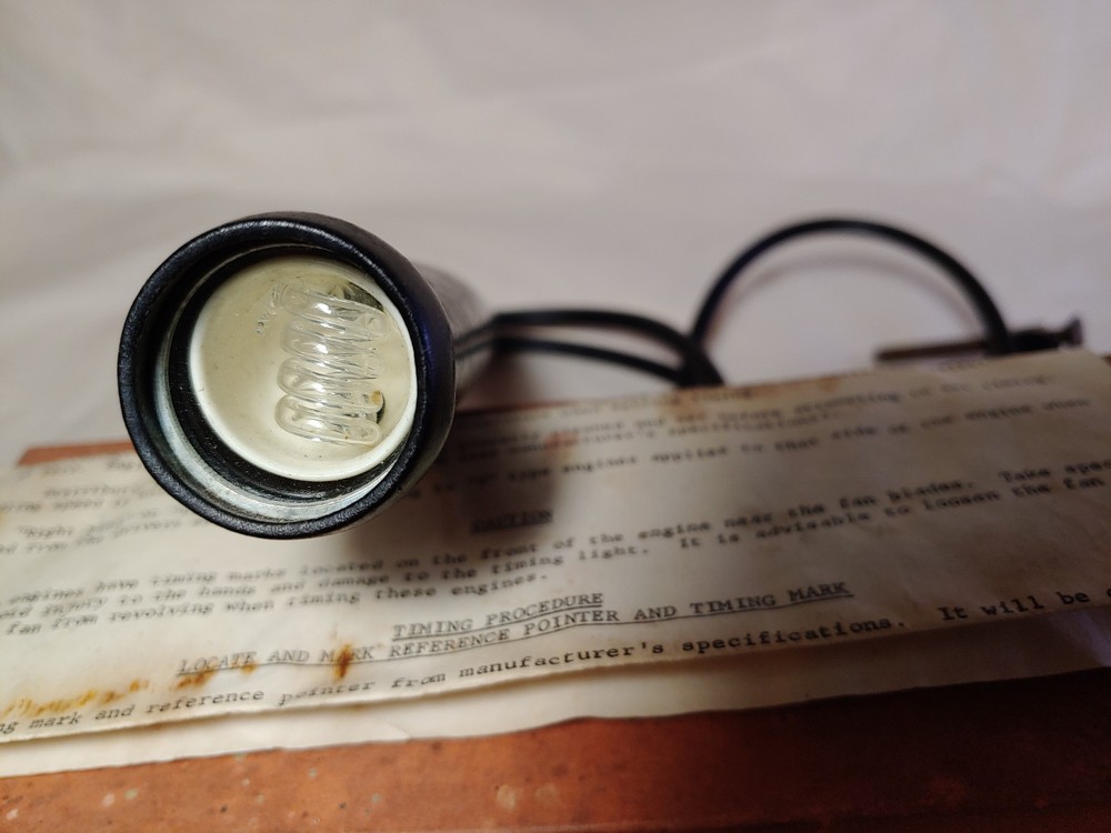Vintage auto engine timing light with box and instruction sheet---UNTESTED