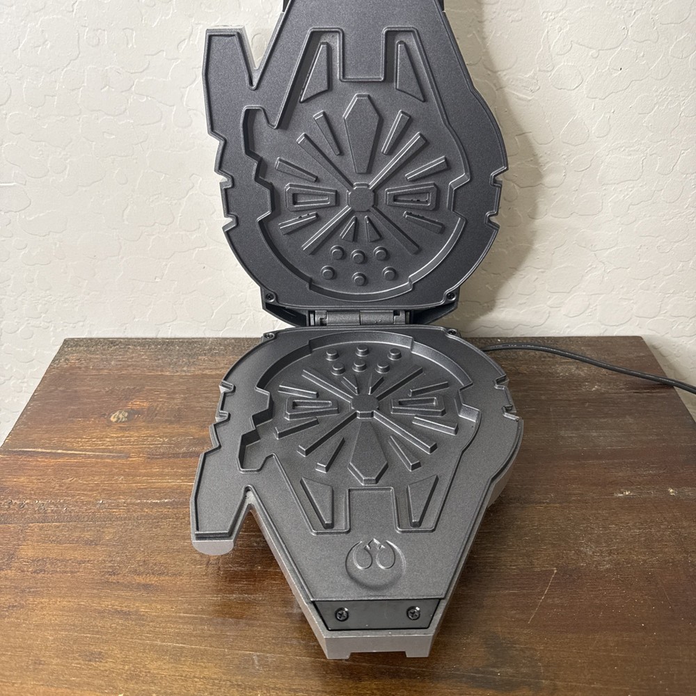 Star Wars Millenium Falcon Waffle Maker Used Very Clean EUC