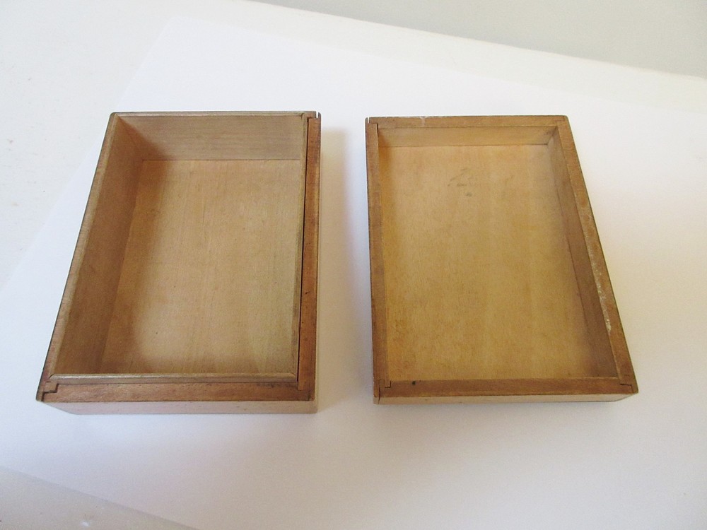 Antique Mauchlineware Box Image Three Dogs