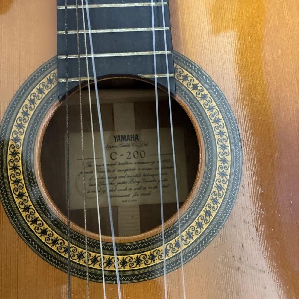 Yamaha C-200 Classic Guitar With Hard Case