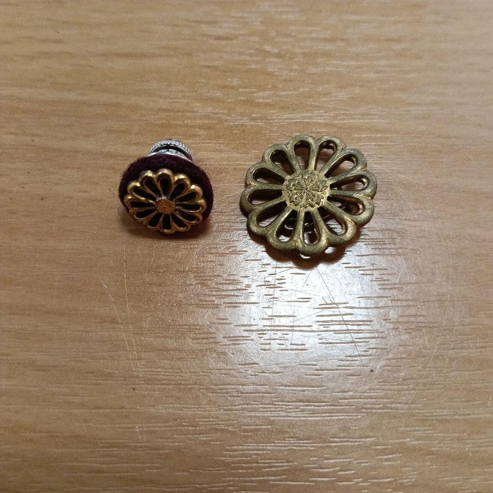 Japanese Military Medal Chrysanthemum Crest