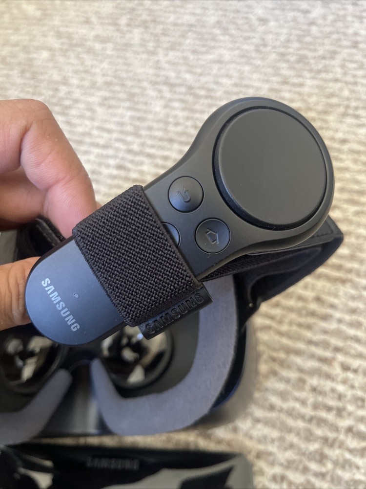 Samsung SMR324 Gear VR with Controller - Black