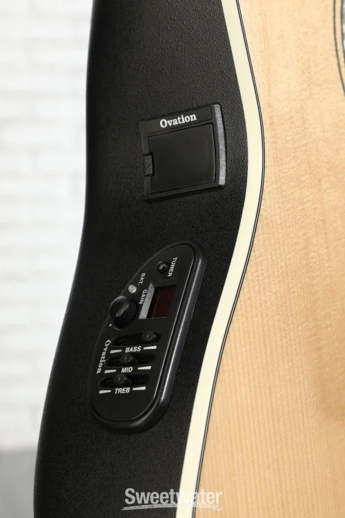 Ovation Celebrity Standard - Natural