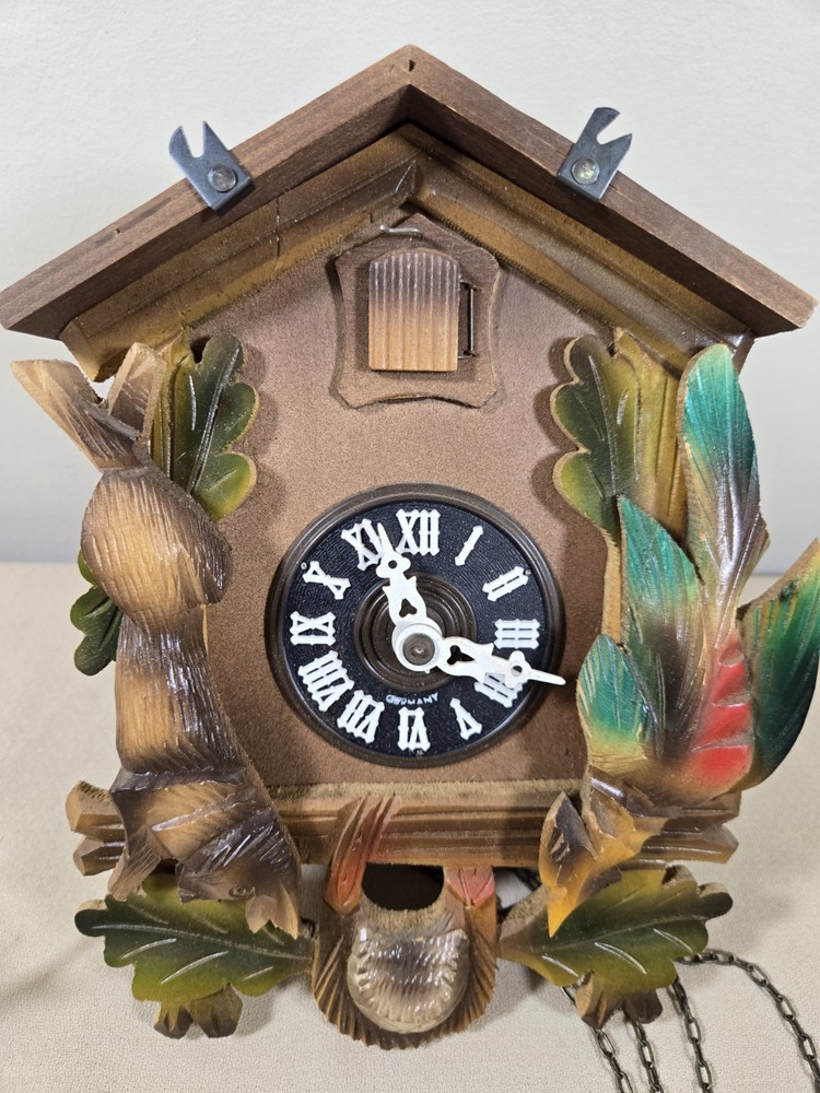 Vintage German Cuckoo Clock Hunting UNTESTED Missing 2 Pieces