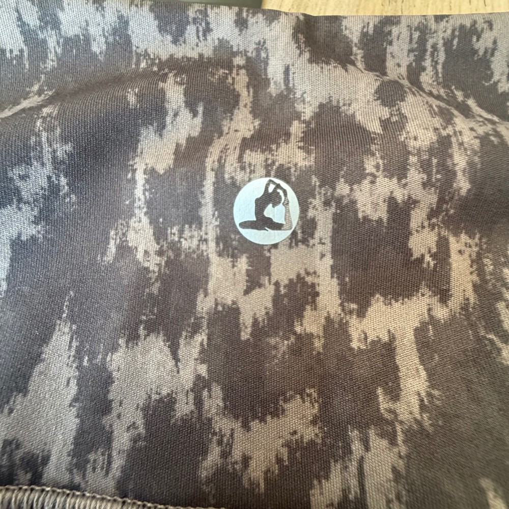 LegEnd Active Printed 7/8 Leggings with Pockets Medium Leopard Print Gray